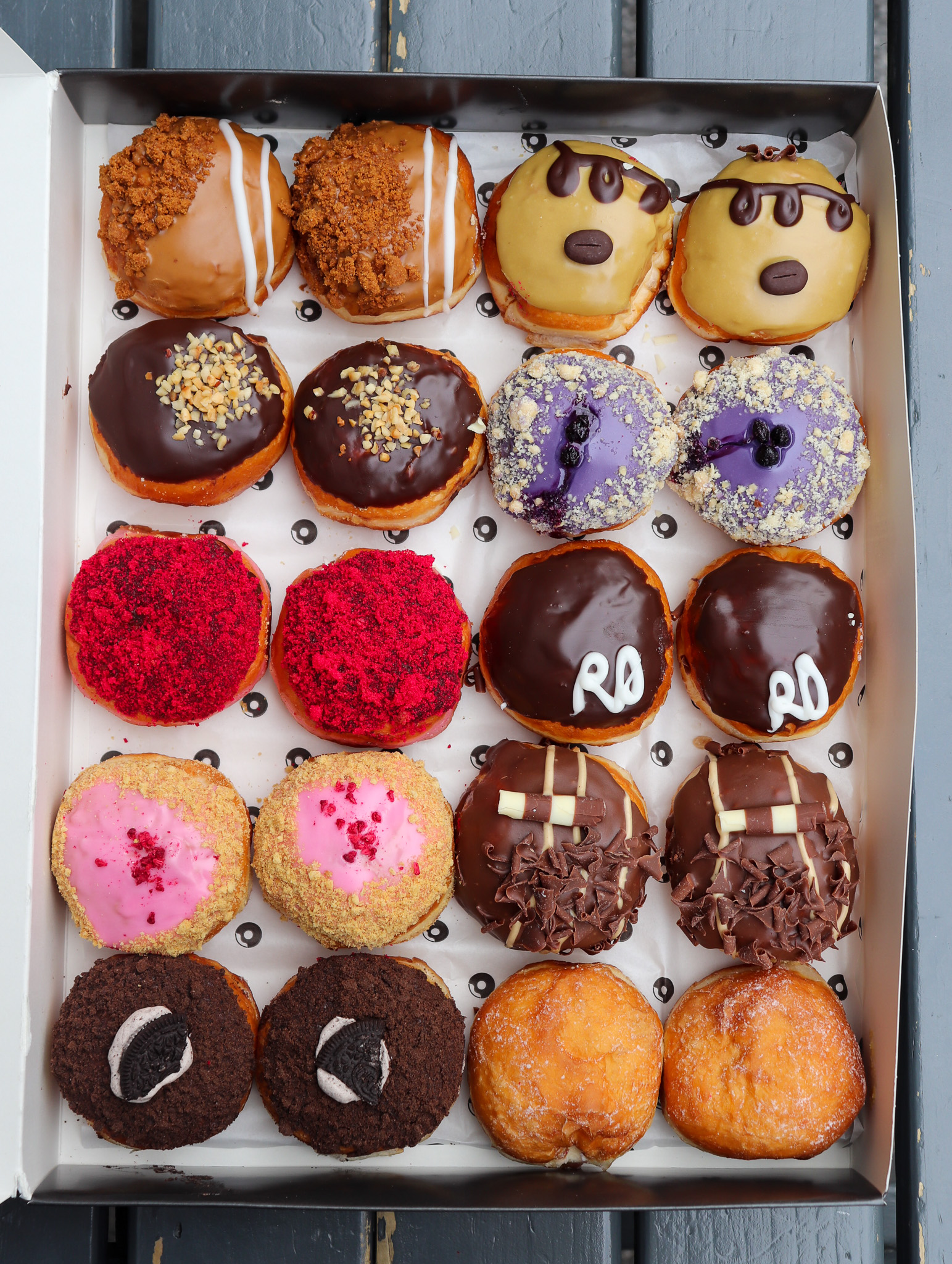 Box_of_20_midi_donuts